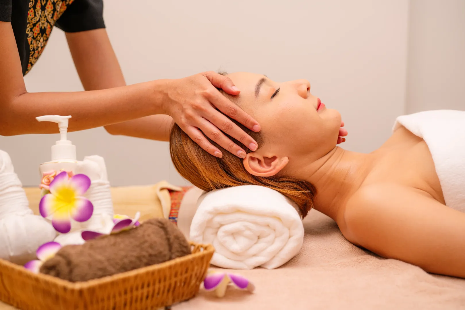 compressed_Thai Touch Massage TTM-asian-young-woman-feeling-happy-and-relax-during-b